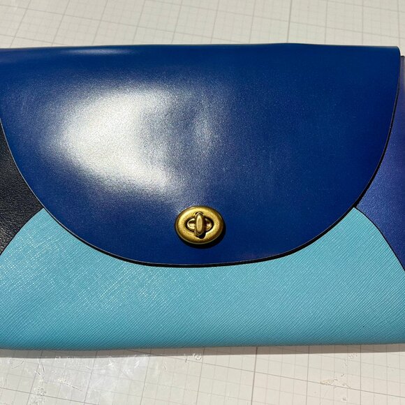 Coach (Re)Loved Remade Colorblock Pouch Clutch Purse Bag in Blue Colorway - Picture 4 of 6